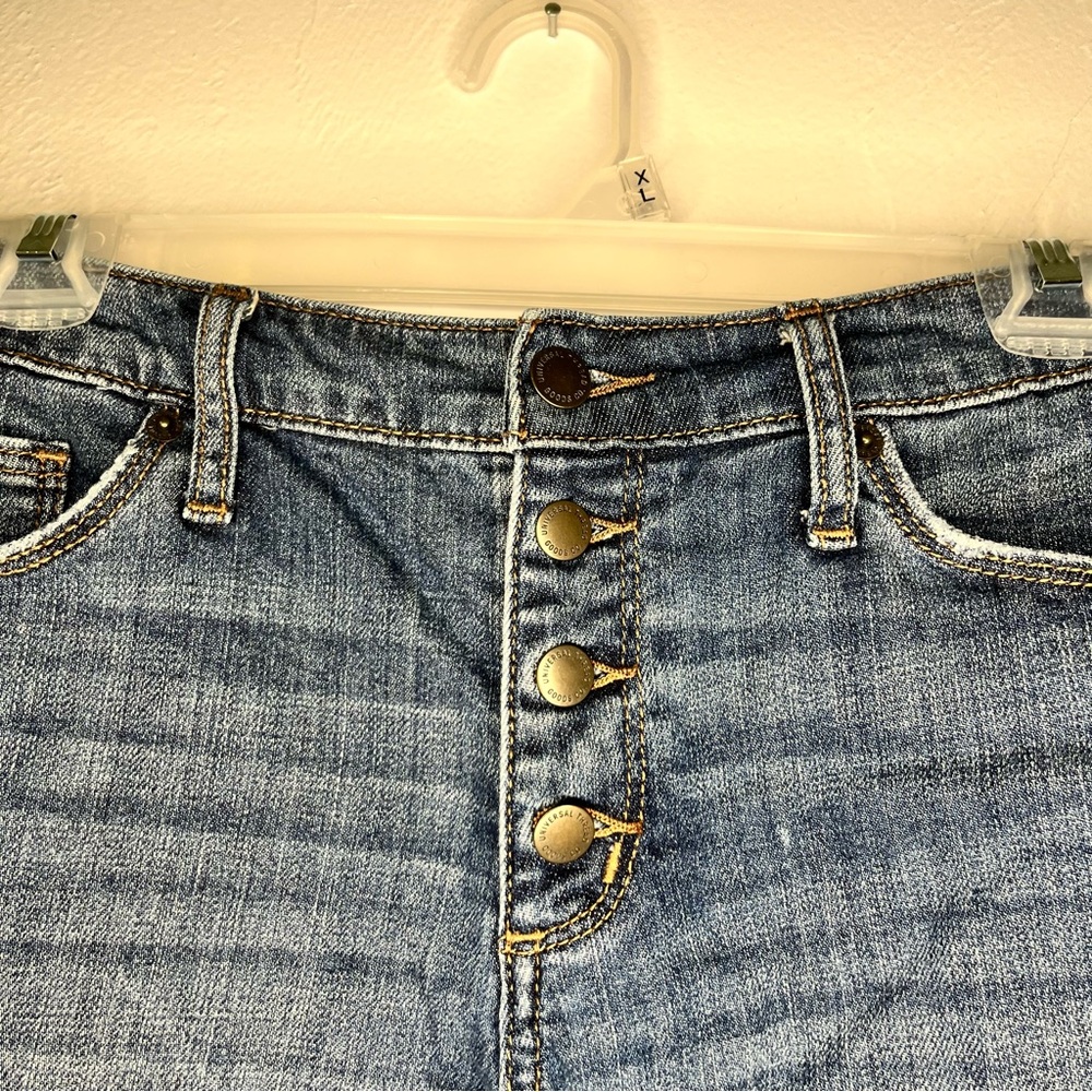 Universal Thread High Waisted Shorts - Picture 7 of 7